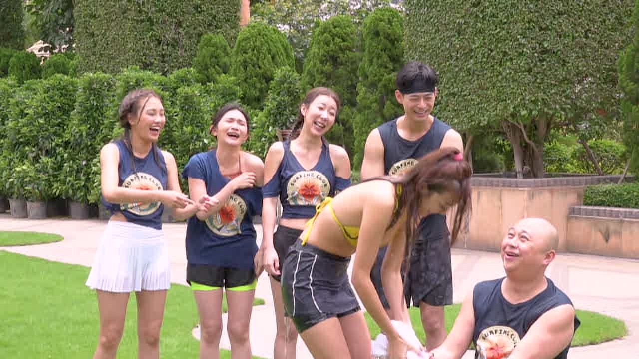 阿Bob霸定靚位睇得咁開心，唔知今晚節目播出後阿林太會點罰佢呢？