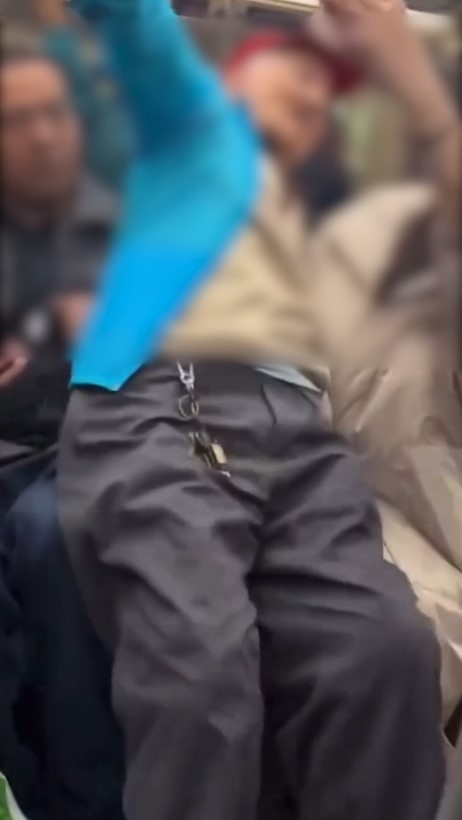 阿伯坐地鐵拒坐關愛座　強行坐女生大腿誇張畫面曝光　唔止偷摸仲磨蹭