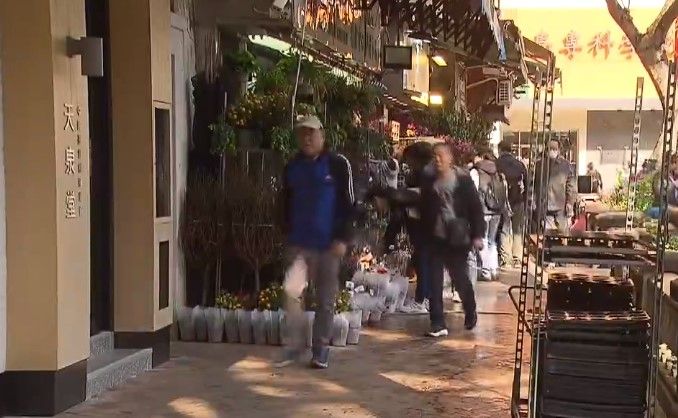 花墟道一帶實施封路現場