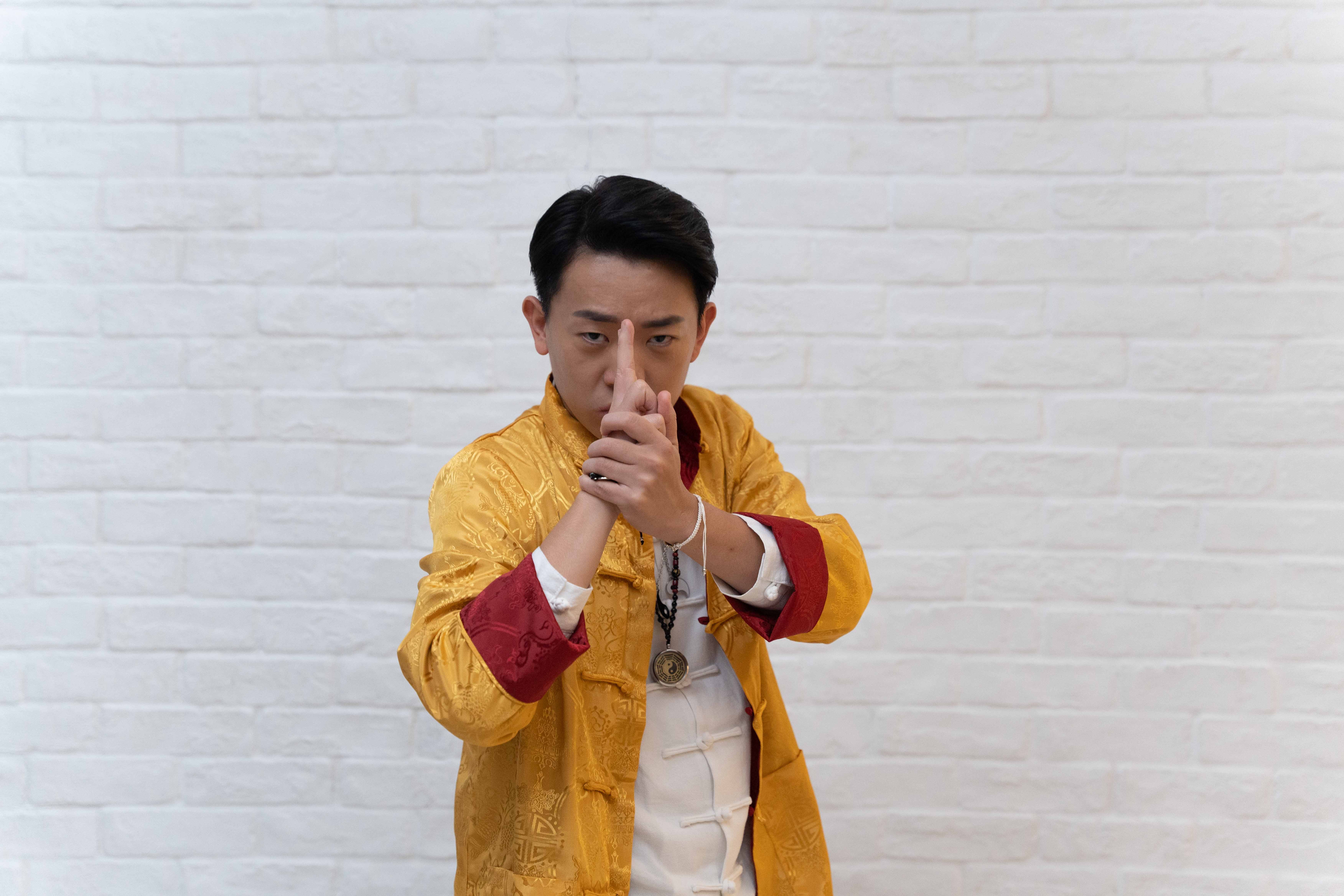 岑珈其日前剛喺馬來西亞拍完電影《千謊百計》返港,隨即投入《驅魔龍族馬小玲》拍攝。