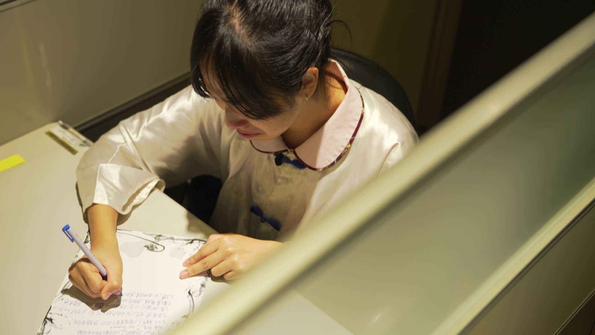 課程除會為「亡者」拍攝遺照及叫他們寫定遺書。