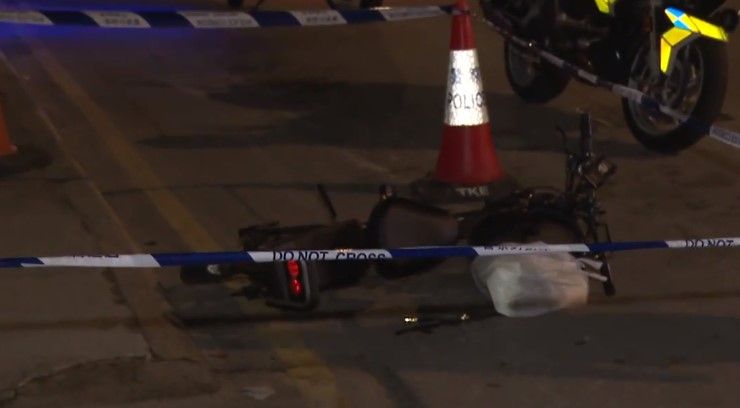 九龍城外賣男電動單車撞警員及警車