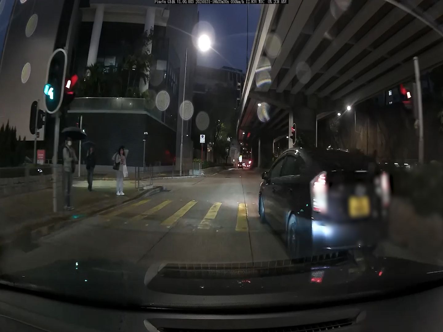 私家車新年勁陰功！加士居道天橋底先遇切線再碰U-turn