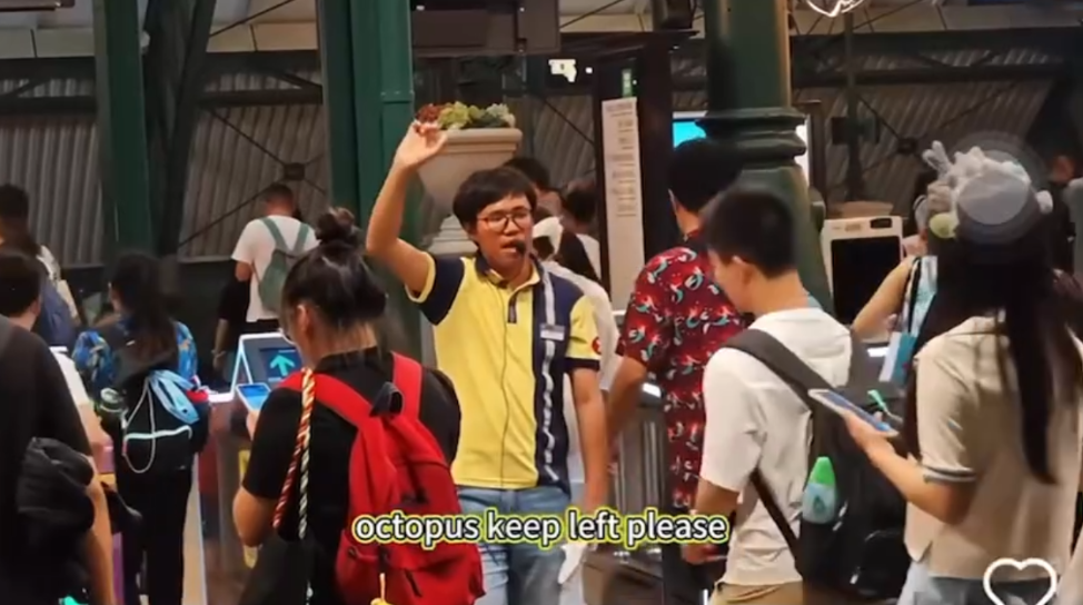 有片｜港鐵職員粵普英「唱Rap」分流爆紅