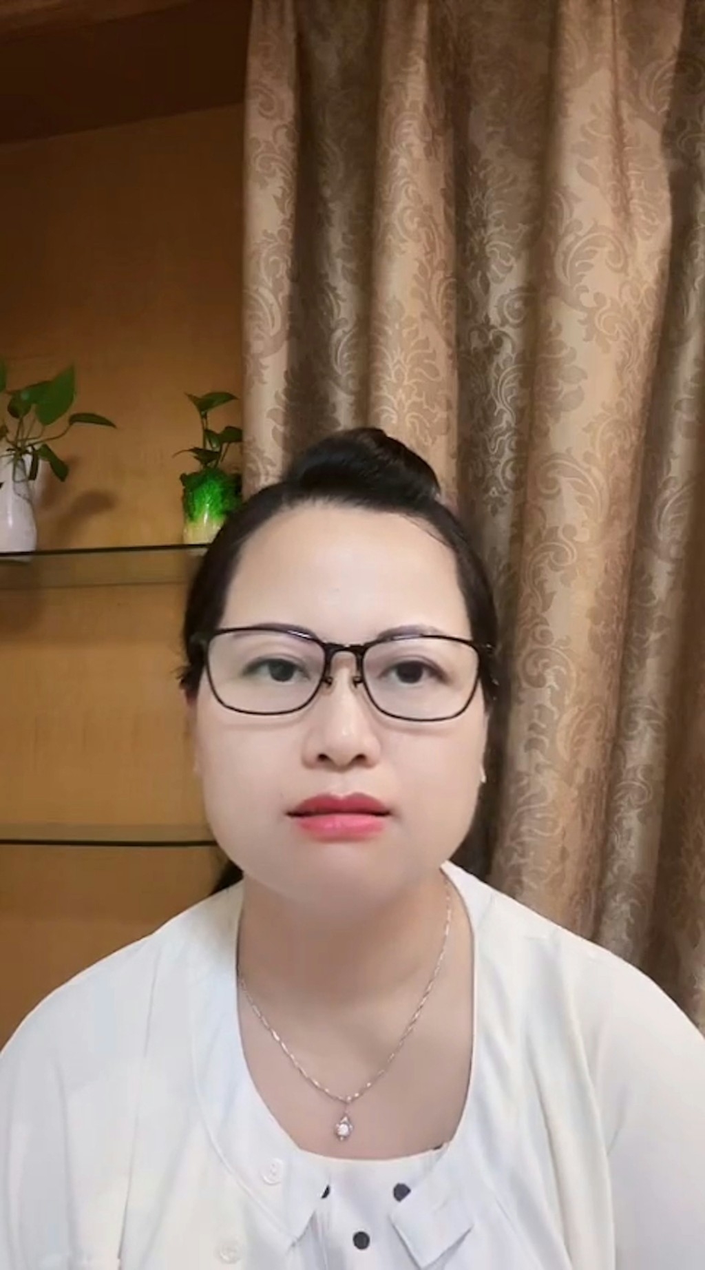 何伯何太互毆案｜法官關注精神狀態　何太：頭都係好暈　公眾旁聽席幾乎滿座