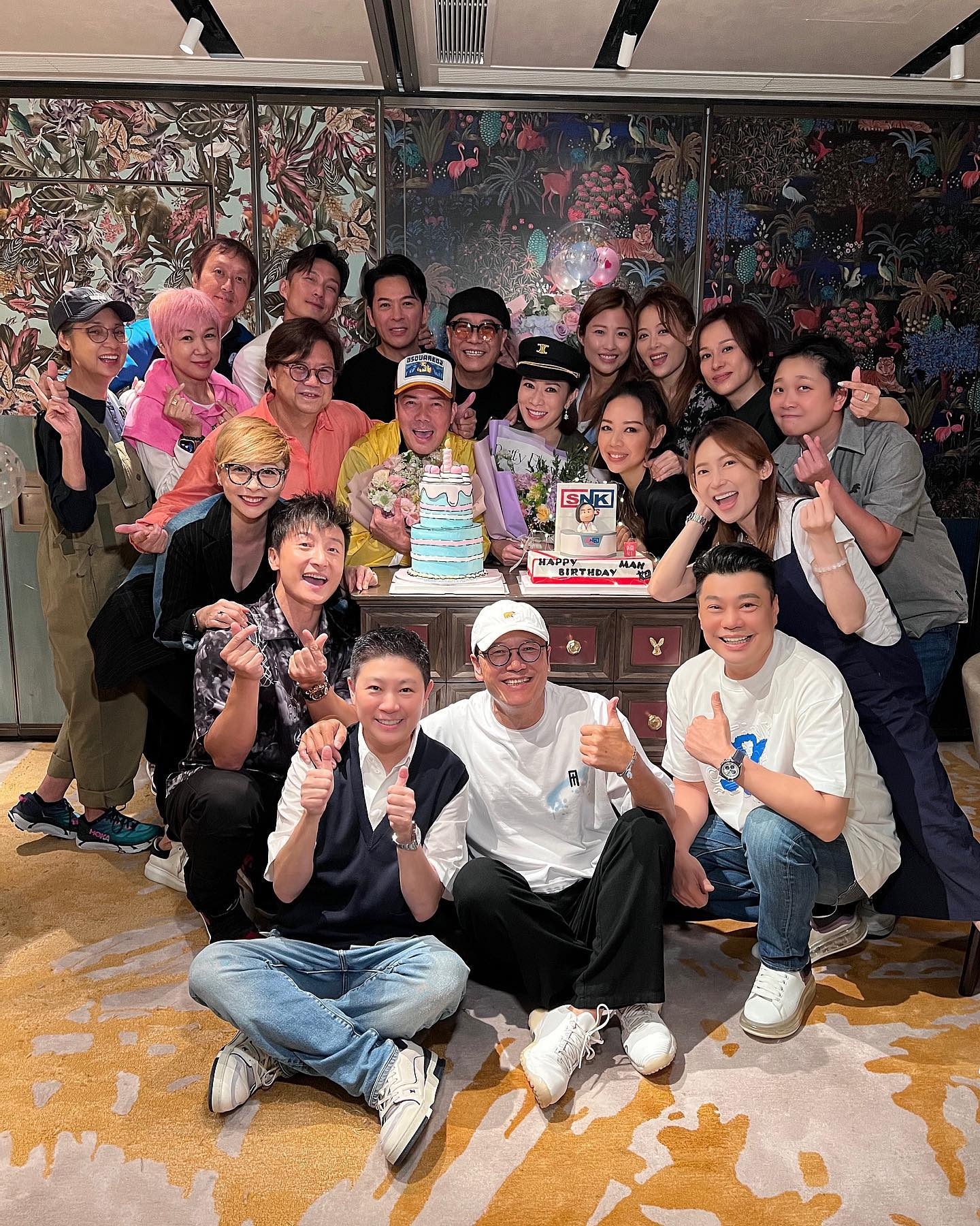 眾好友為阿佘慶祝生日玩得相當盡興。