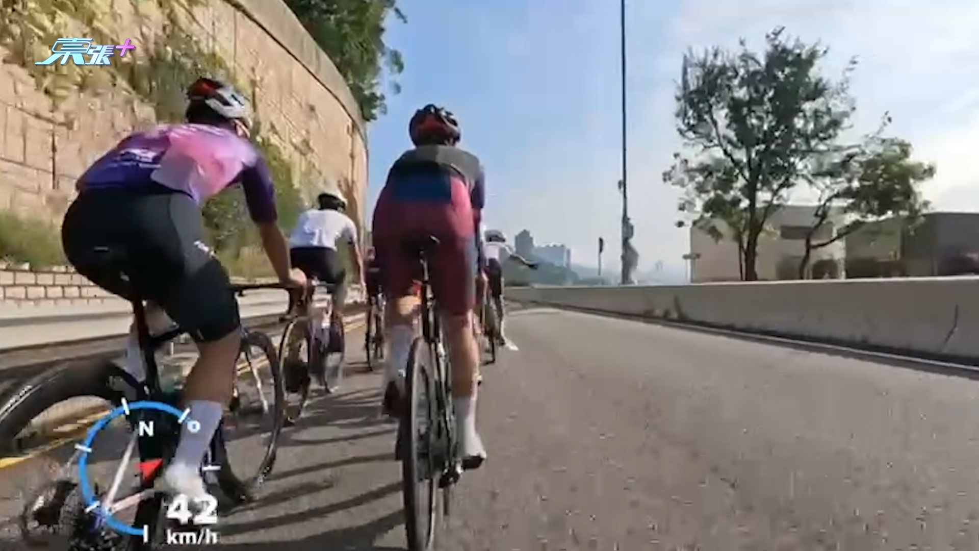 車Cam直擊｜青山公路單車友揚手切線被私家車撞　網民挪揄：撞死都無人可憐