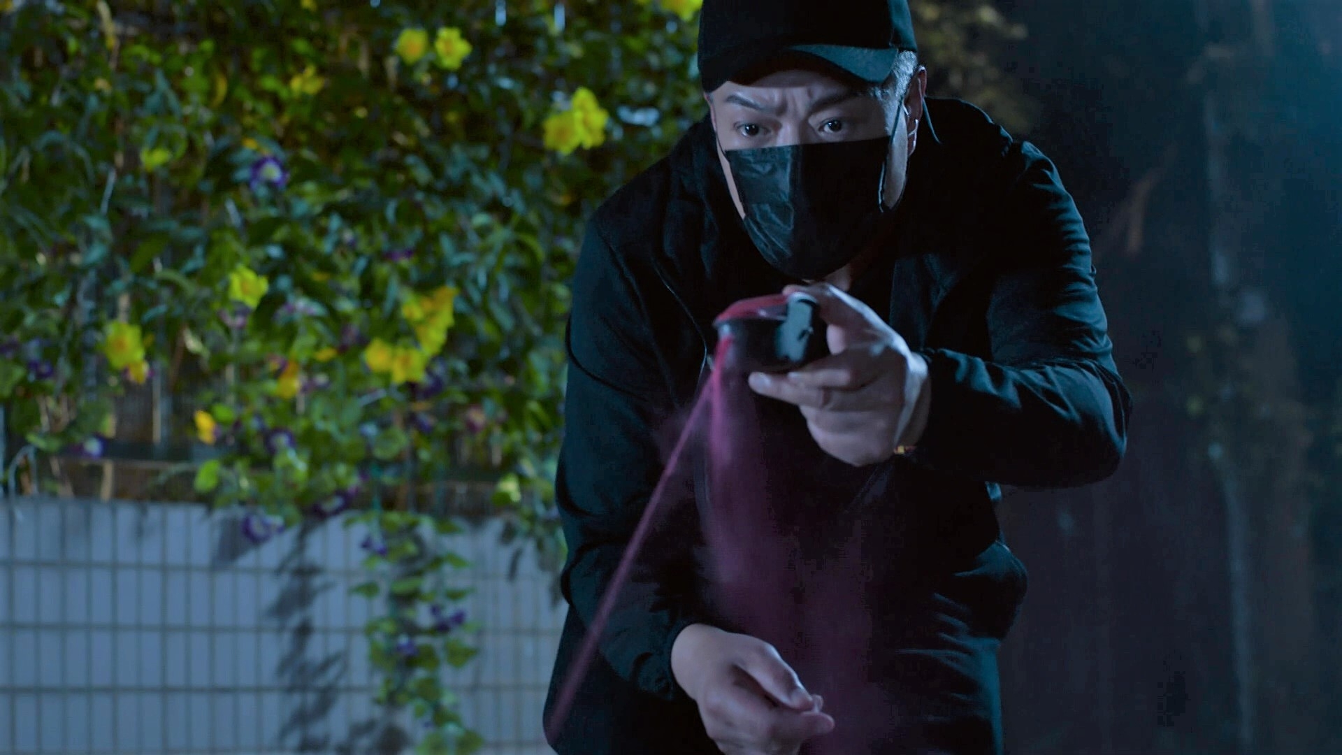 小菲用盡法寶只係希望可以令柳芳現身聽佢解釋番件事。