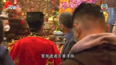 蕭澤頤年三十晚巡視多區 先後到訪黃大仙祠及花墟