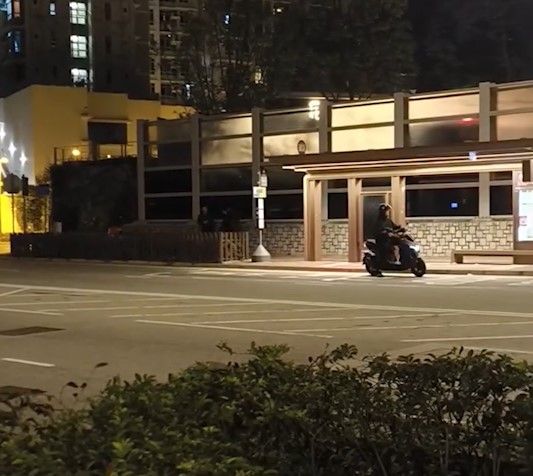 巴士迷疑為影巴士擺單車擋馬路