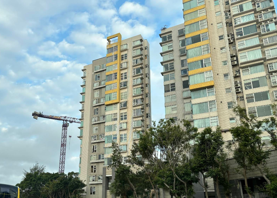 屯門掃管笏棕月灣一住宅單位今日（7月1日）凌晨發生爆竊案。