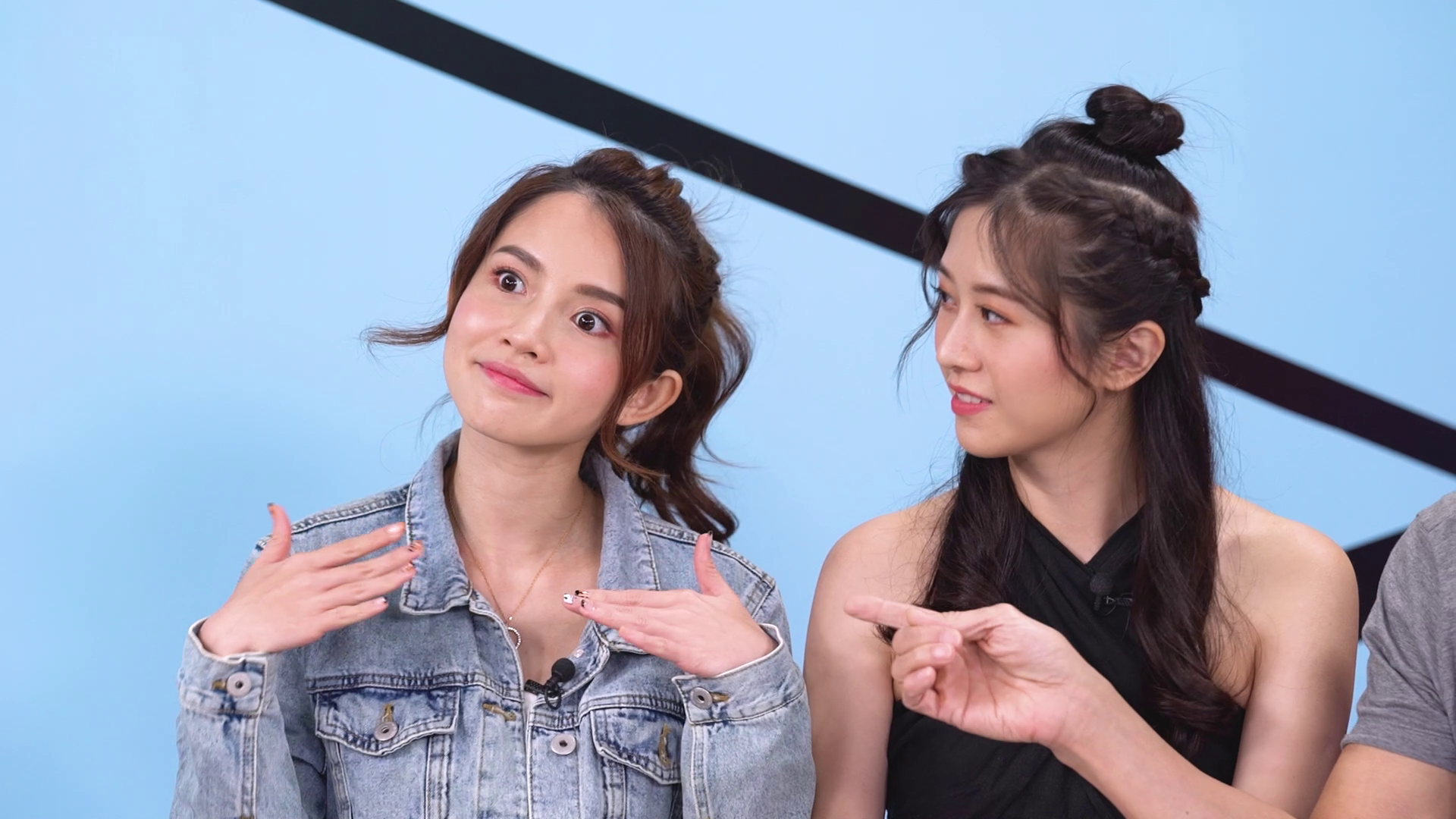 Amber被批雙眼有神，為人沒有機心，表現很得戚。