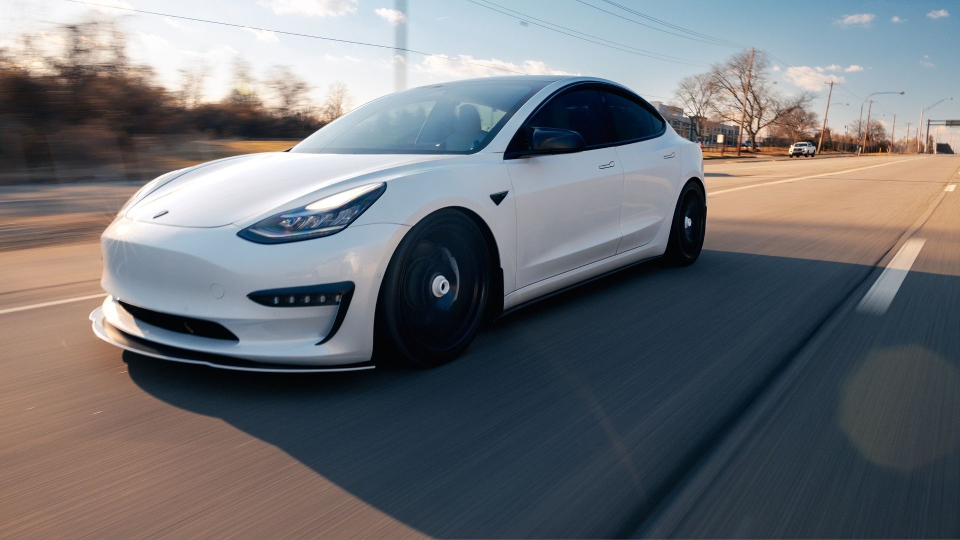 Tesla電子門把設計難開疑10年釀15死　美國監管機構正式啟動安全缺陷調查