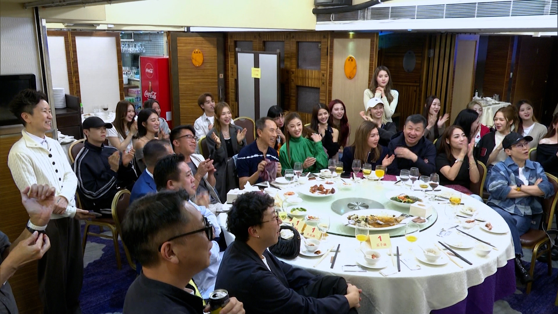 《魔音女團》昨晚10時半首播，台前幕後和16位學員相約吃飯，一起回味拍攝的日子。
