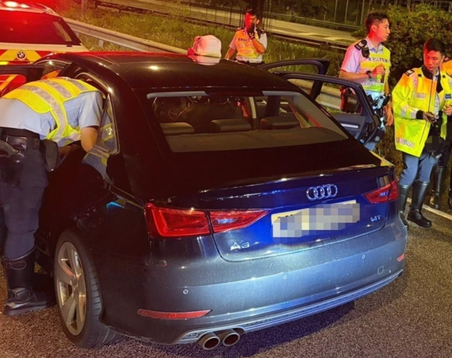 警方復活節假打交通違例　6人涉「醉駕販毒」等8罪被捕　7車涉非法改裝遭拖走 (警方提供)