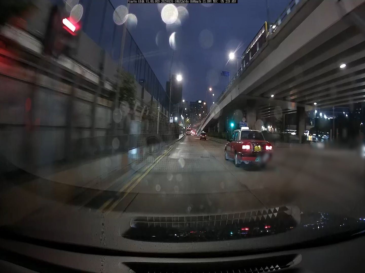 私家車新年勁陰功！加士居道天橋底先遇切線再碰U-turn