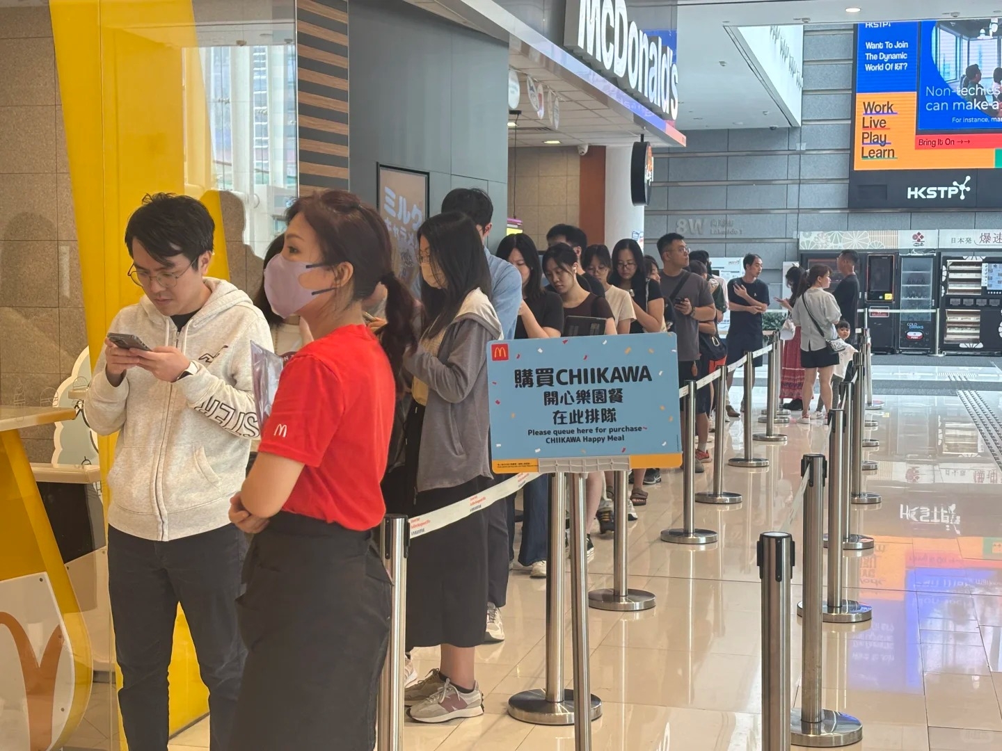 Chiikawa經濟｜科學園分店亦有為數不少粉絲排隊等候購買。