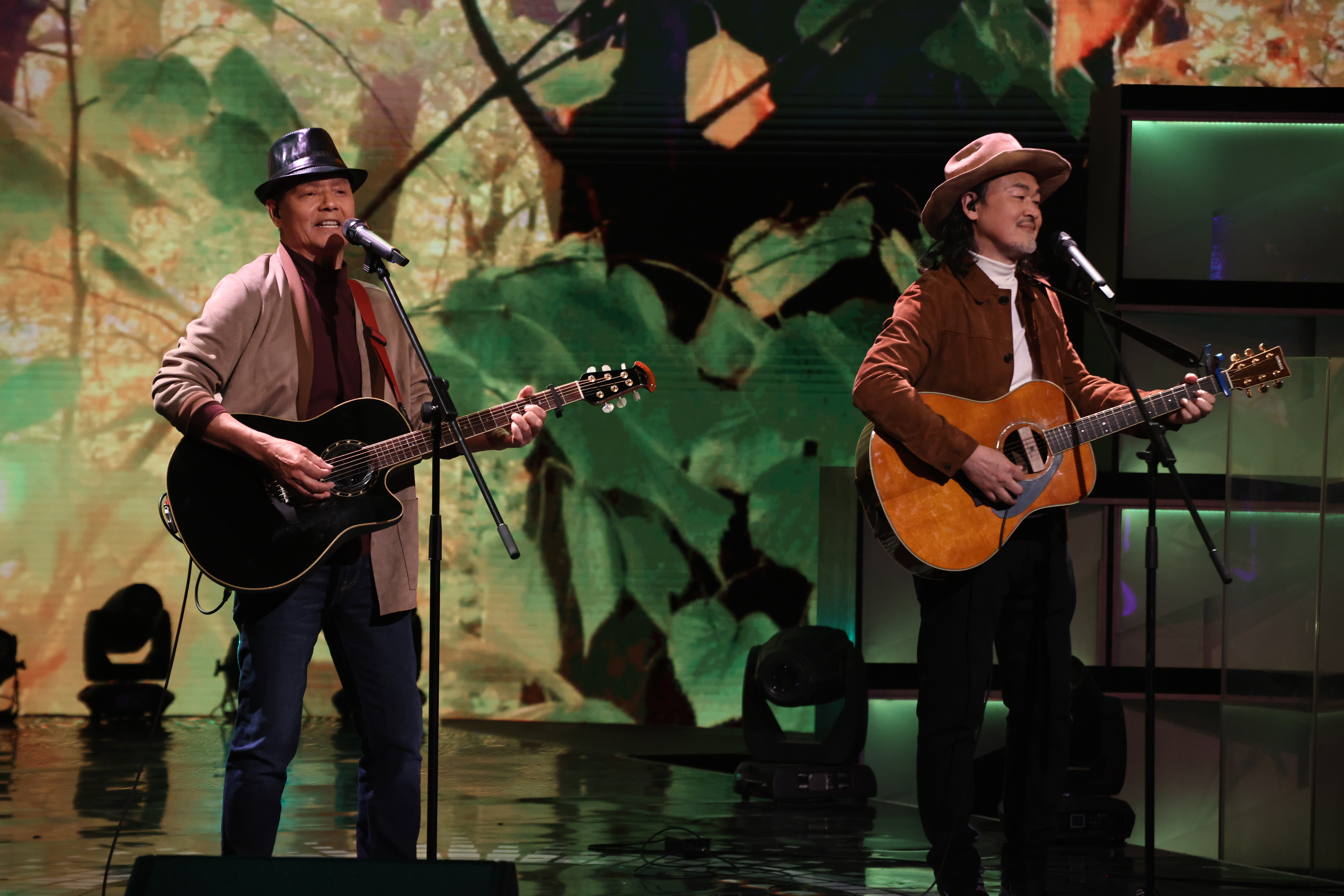 鮑大人應邀同吳大強合作，可惜就被指聲線唔入咪