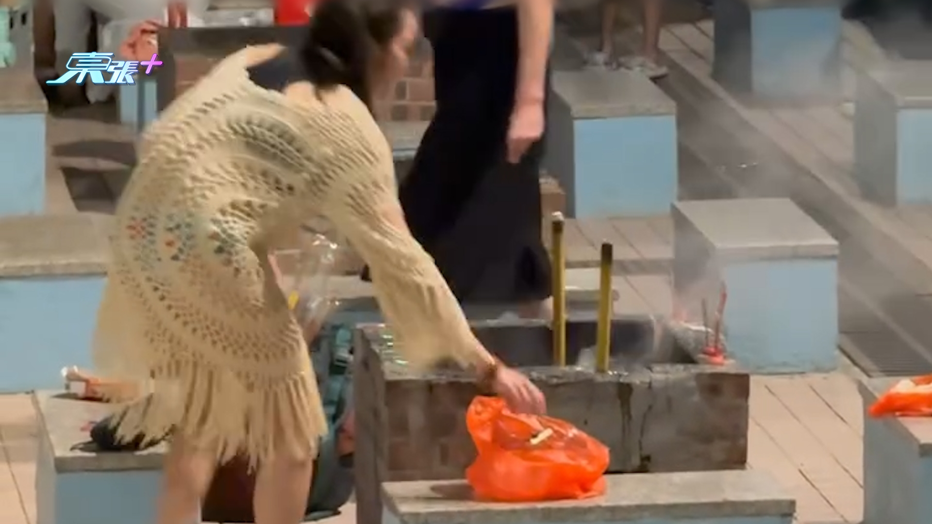 深水灣燒烤場疑被外籍人士用作燒街衣　網民怒批無公德心滋擾公眾