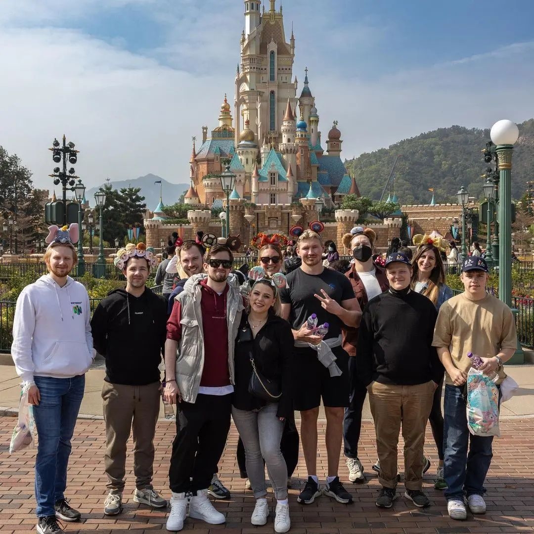 Alan Walker 係主題樂園嘅Super Fans。