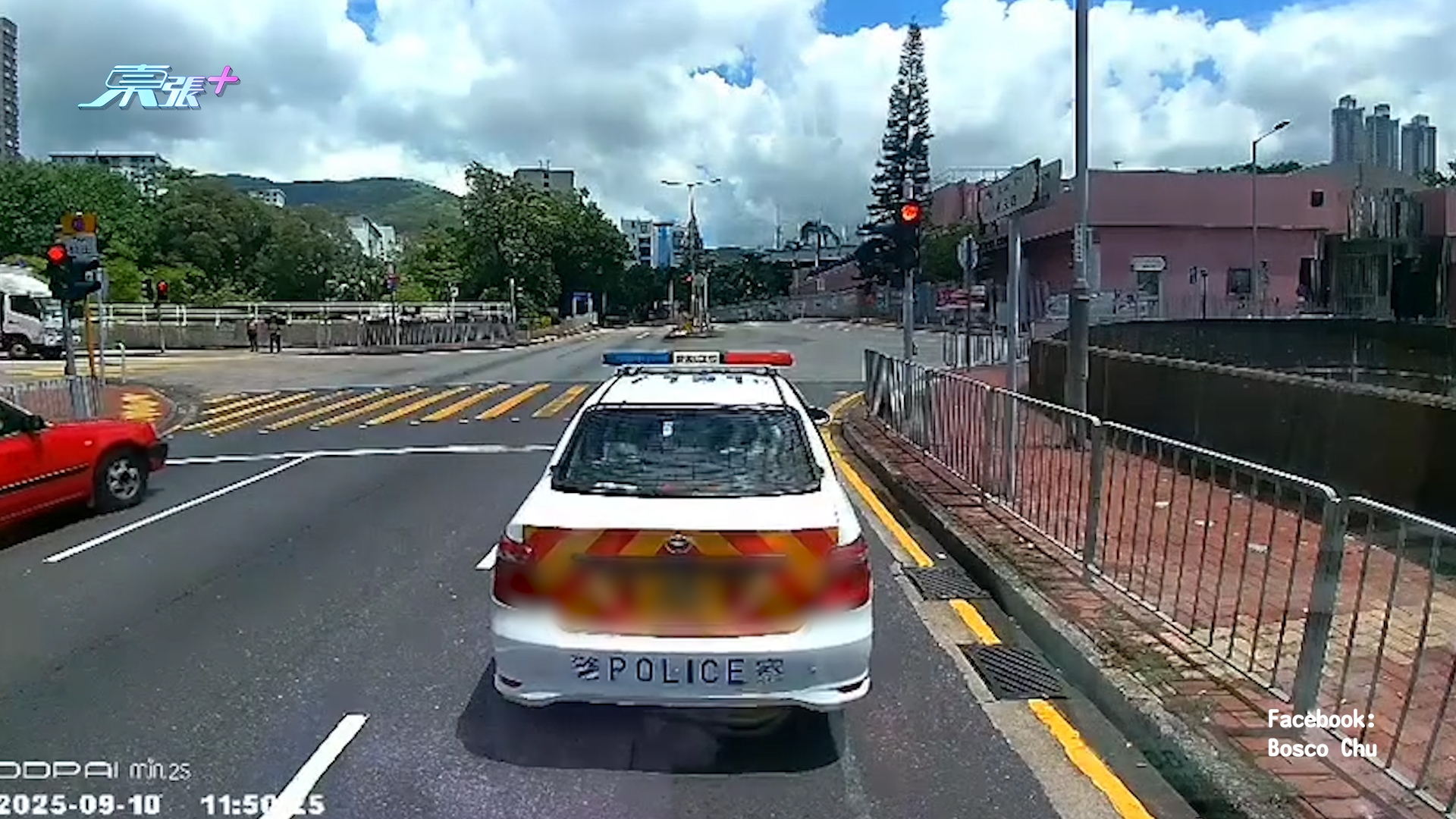 車Cam直擊｜的士無視警車衝紅燈　警員竟無追截　網民熱議：咁都當睇唔到