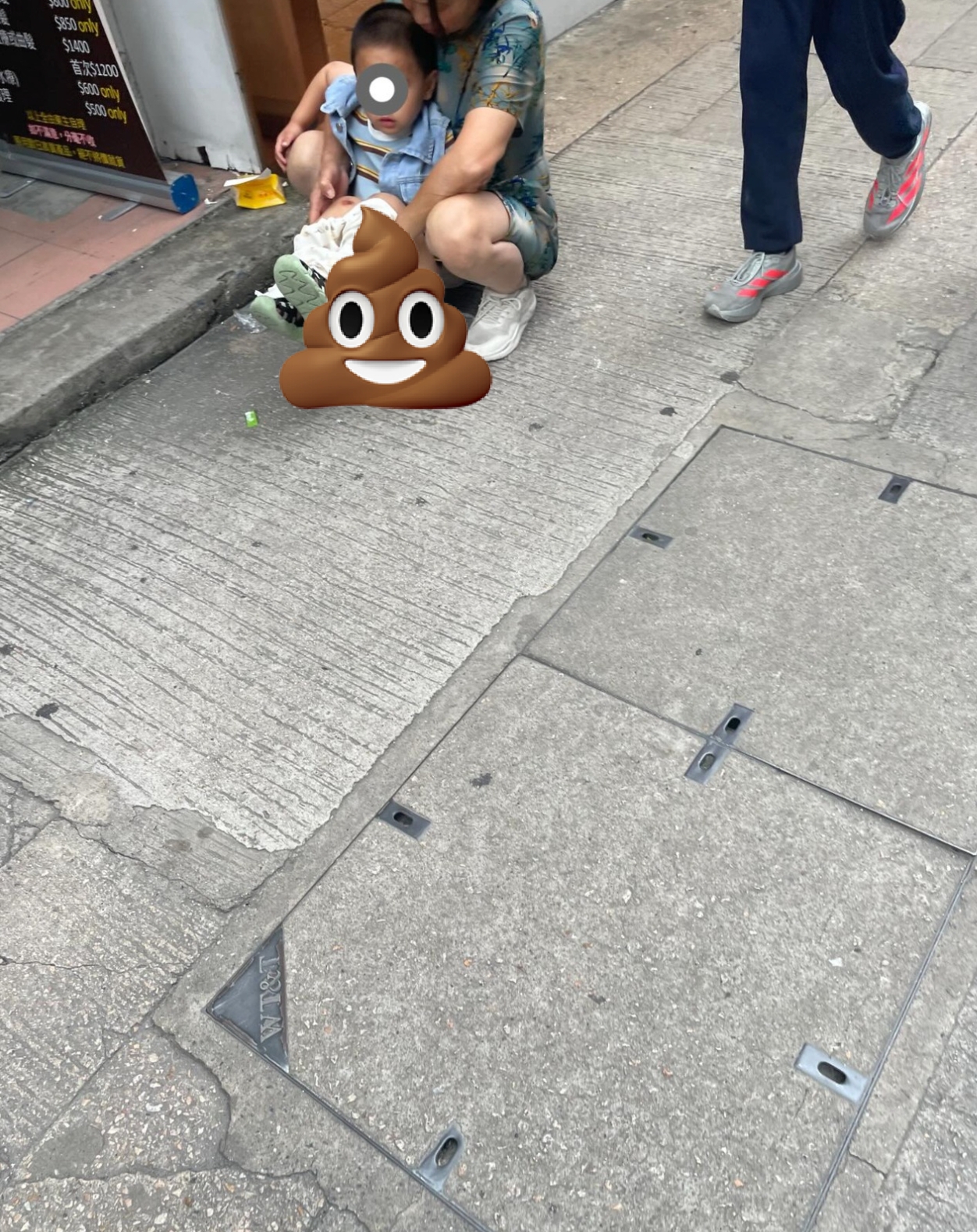 東張西望報料｜五一黃金周「遍地黃金」小孩當眾便溺　街坊挪揄：狗都係咁 （Threads@hater.31971771）