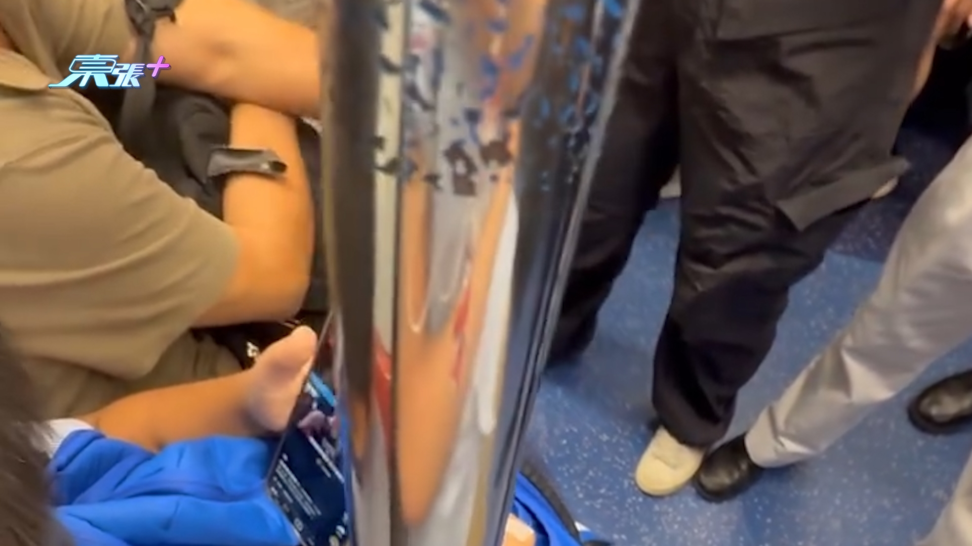 開學日｜屯馬綫大媽帶細路硬攝4人位　仲喪鬧中學生稱其「無禮貌」