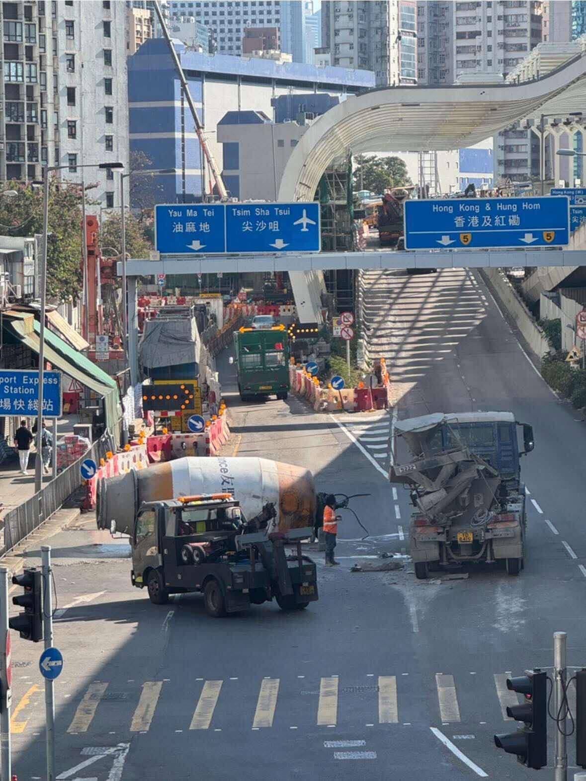 油麻地田螺車車斗甩脫卡馬路