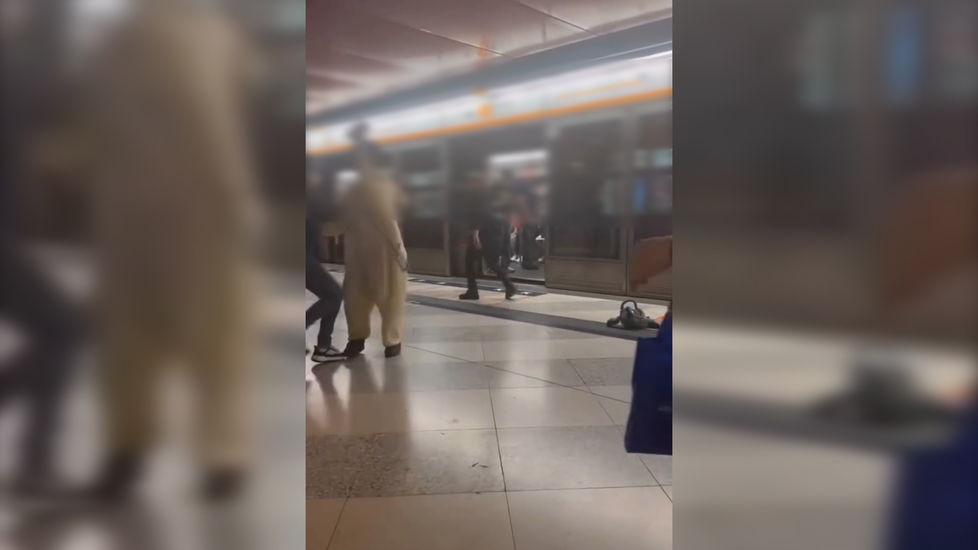 港鐵MMA｜屯門紅人VS飛腳大媽影片瘋傳　挑釁隻揪反被打到節節敗退