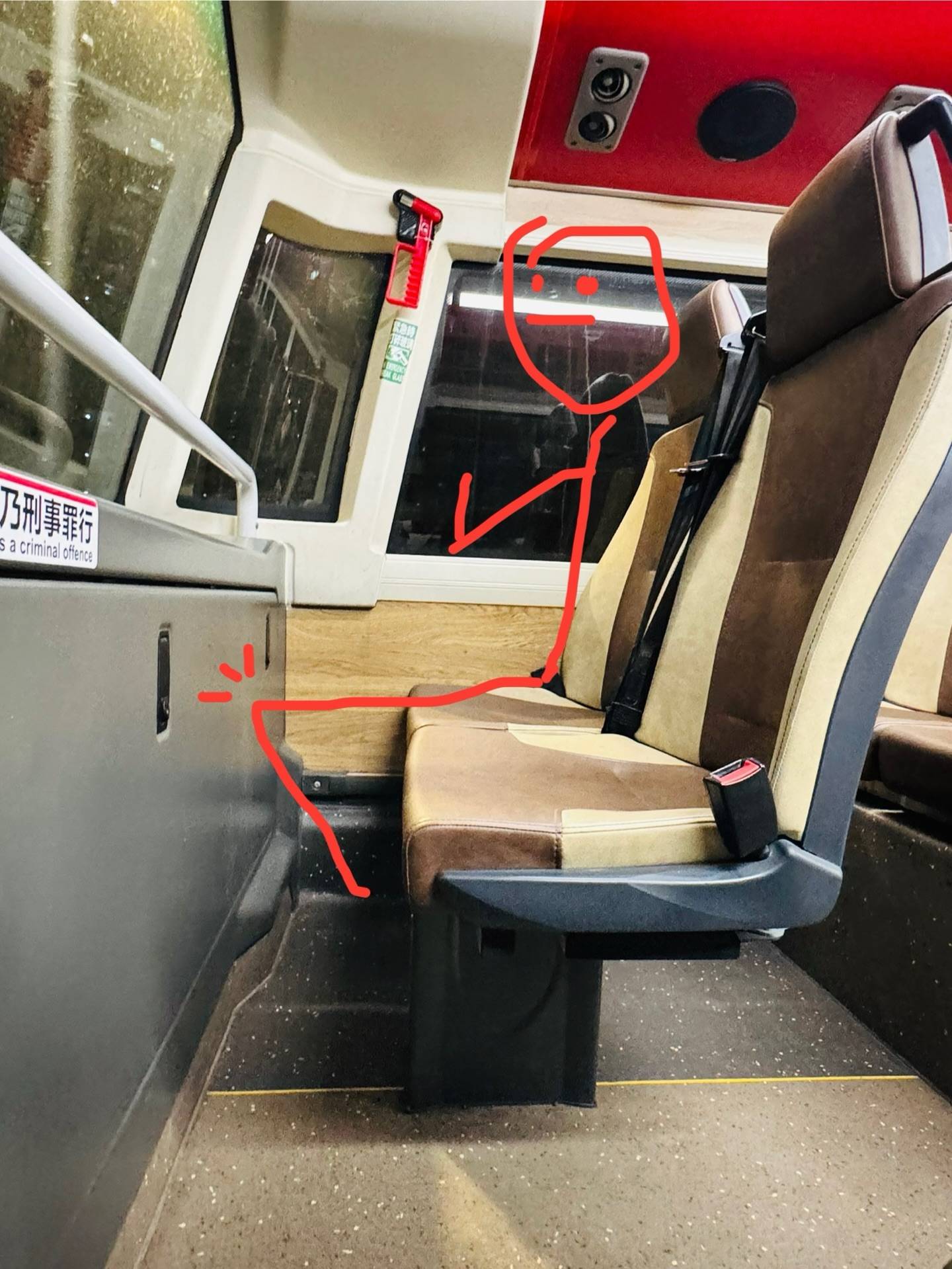 巴士座位疑太窄惹網民熱議