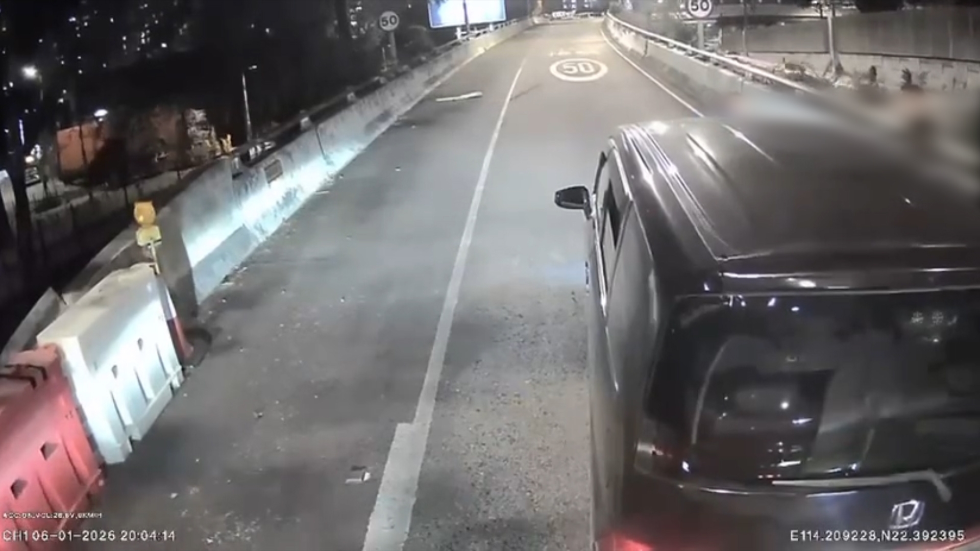 車Cam直擊｜廂型車公路「危險駕駛」突切線險釀車禍　車主：希望警察唔好唔做嘢