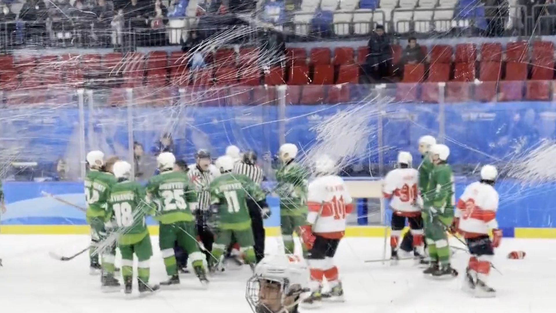 亞冬運港冰球隊勝後遭對手圍毆