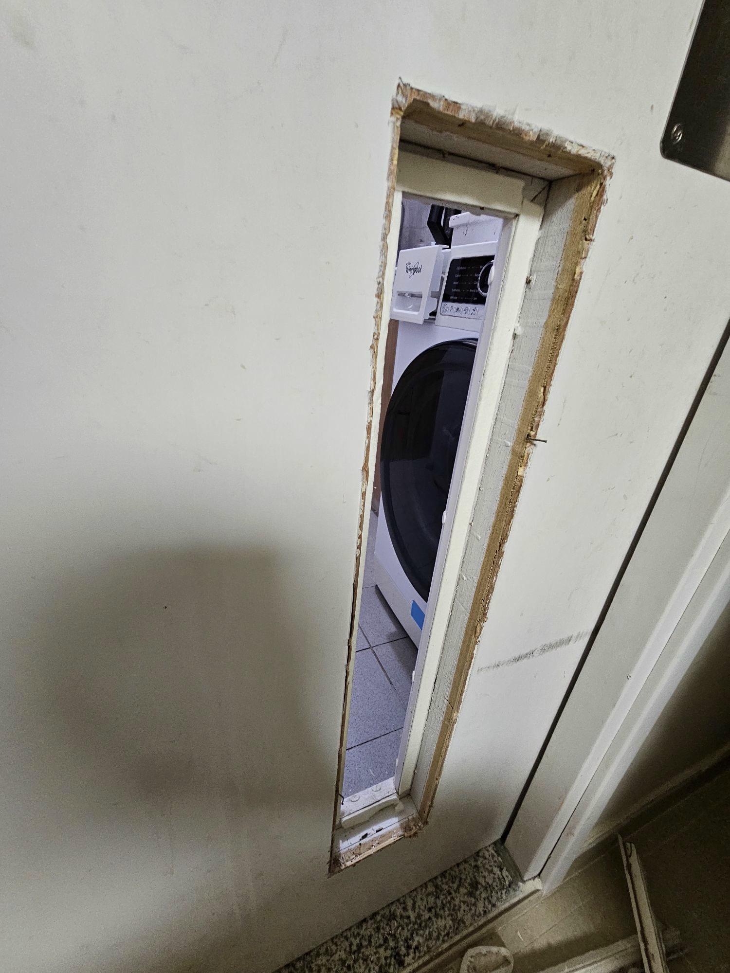 帖文最終更新，事主表示已成功拆除玻璃框，從窗戶進入廚房，並將洗衣機推回原位。他感謝網民：「多謝咁多位師兄師姐仗義相助，小弟終於拆咗個玻璃框，推返部洗衣機入去。」