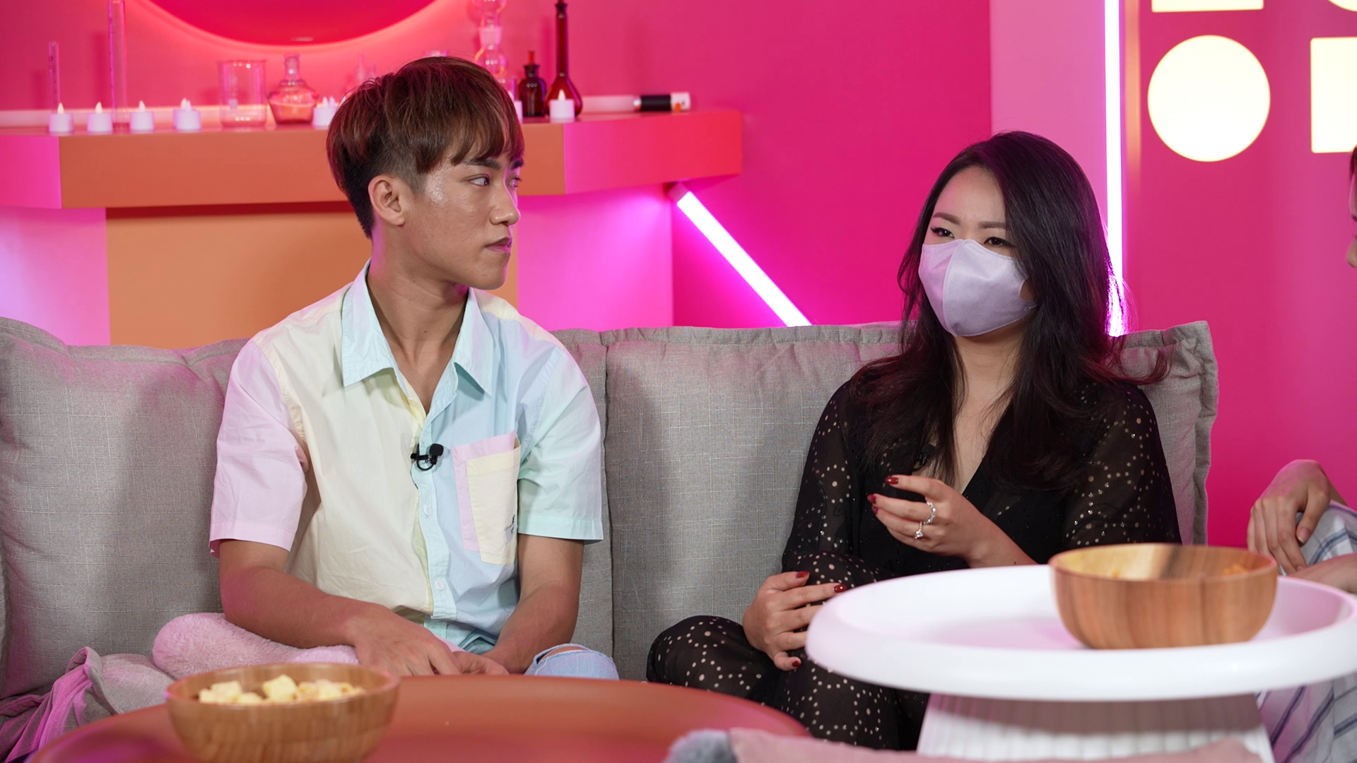 今集「有故事的人」Jacqueline玩交友App時,險被網友禁錮。