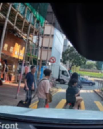 大埔母子騎電動單車兼無戴頭盔勁猖獗