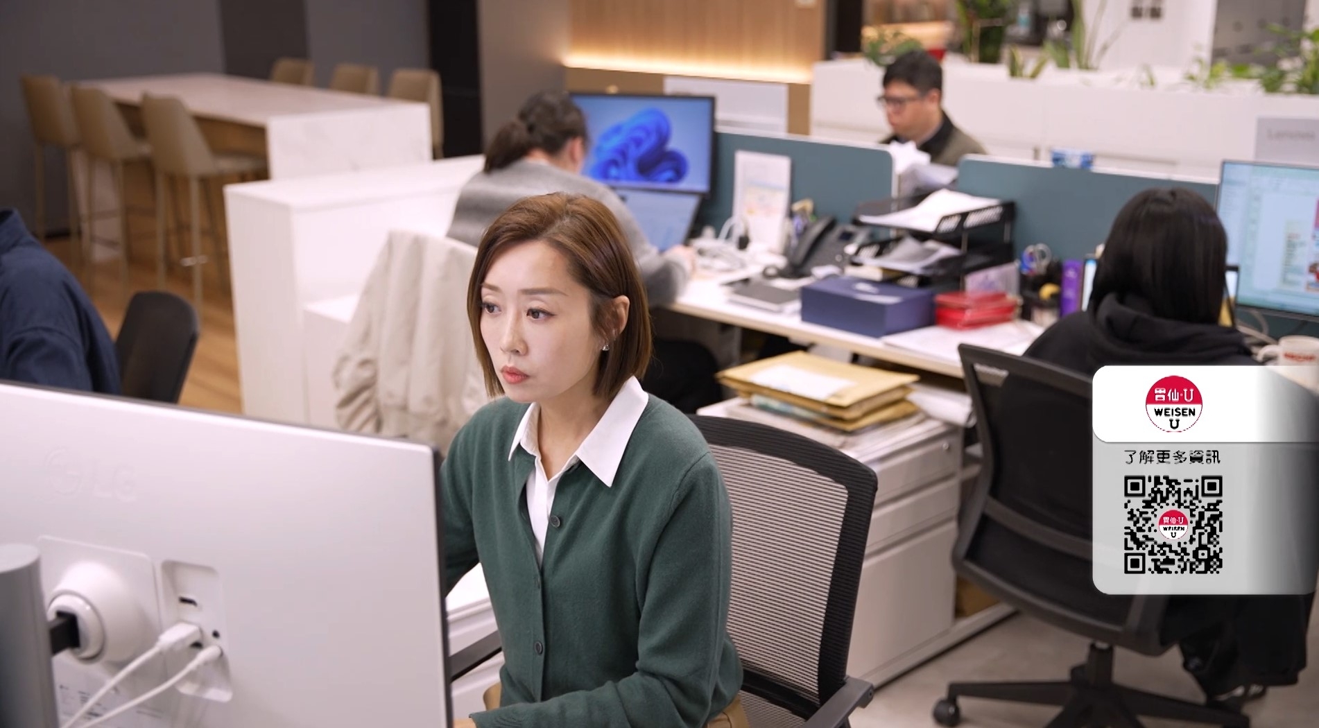 Hazel日常於辦公室上，不時要OT工作，她說，有時候忙到食飯時間都在開會，飲食時間「亂曬龍」，連胃都要抗議不適！