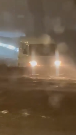 暴雨｜大埔路面積水嚴重　私家車險變潛艇　周六晚錄每小時100毫米雨量