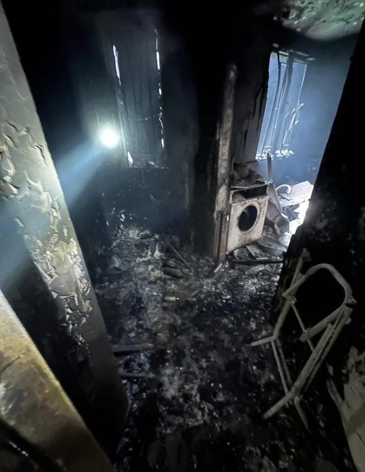 大埔宏福苑五級火｜災後單位慘況大公開，內櫳「甩皮甩骨」慘絕人寰。(FB@Kitty Chau)