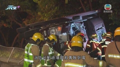 屯門有貨車失控撞欄 男乘客死亡司機受傷