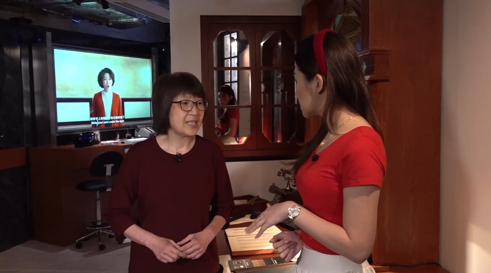 來到三個不同年代的銀行大堂，銀行的員工，可說是感受最深。