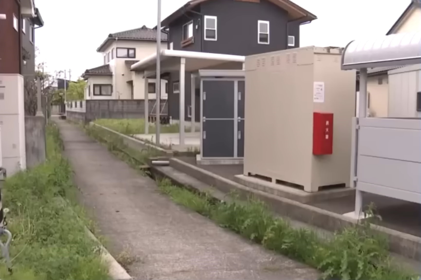 事發於日本富山縣住宅區。事發於日本富山縣住宅區。（YouTube影片截圖／@ntv_news）