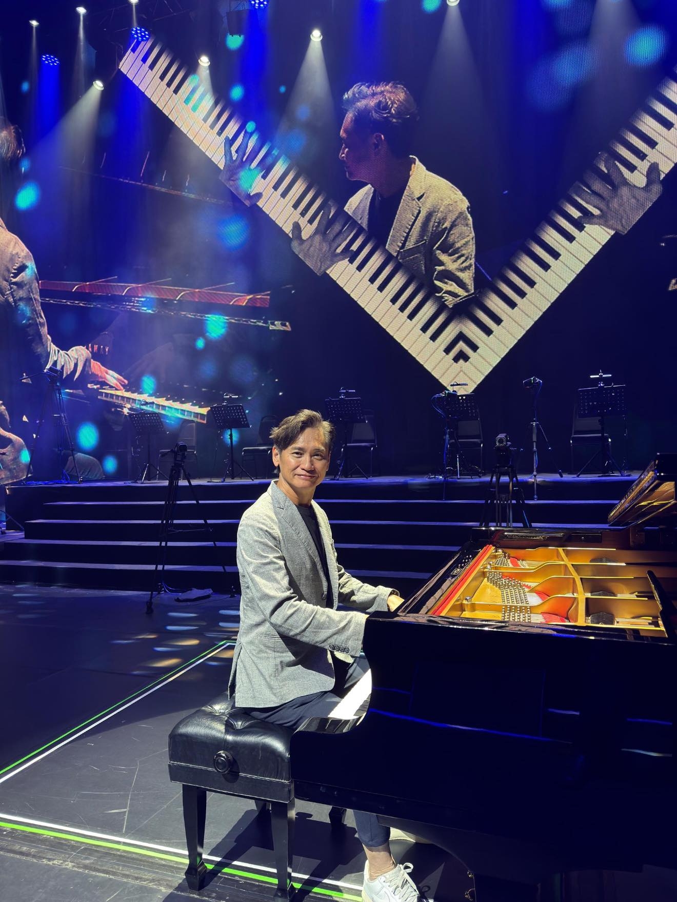 No photo description available.