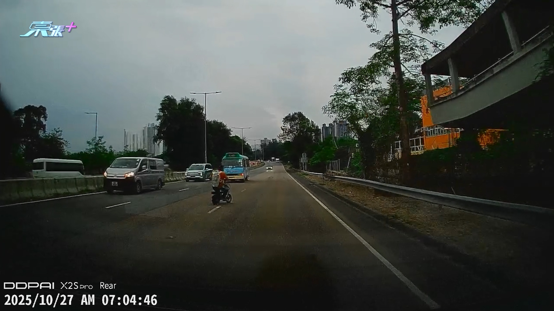 粉嶺公路驚現「逆流大叔」開電動單車逆線行　網民嘆：晨早嚇一嚇