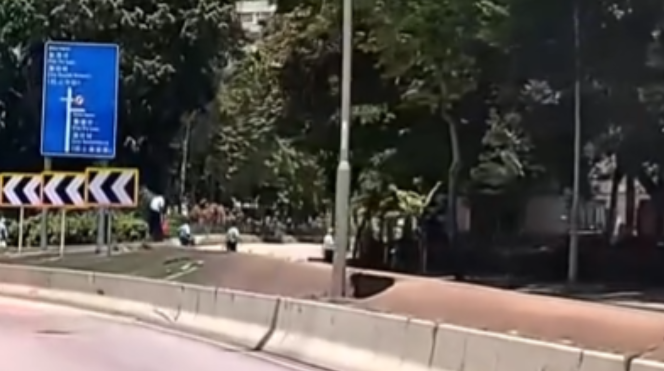 車Cam直擊｜香港仔阿SIR疑心急違規跨馬路中心石壆