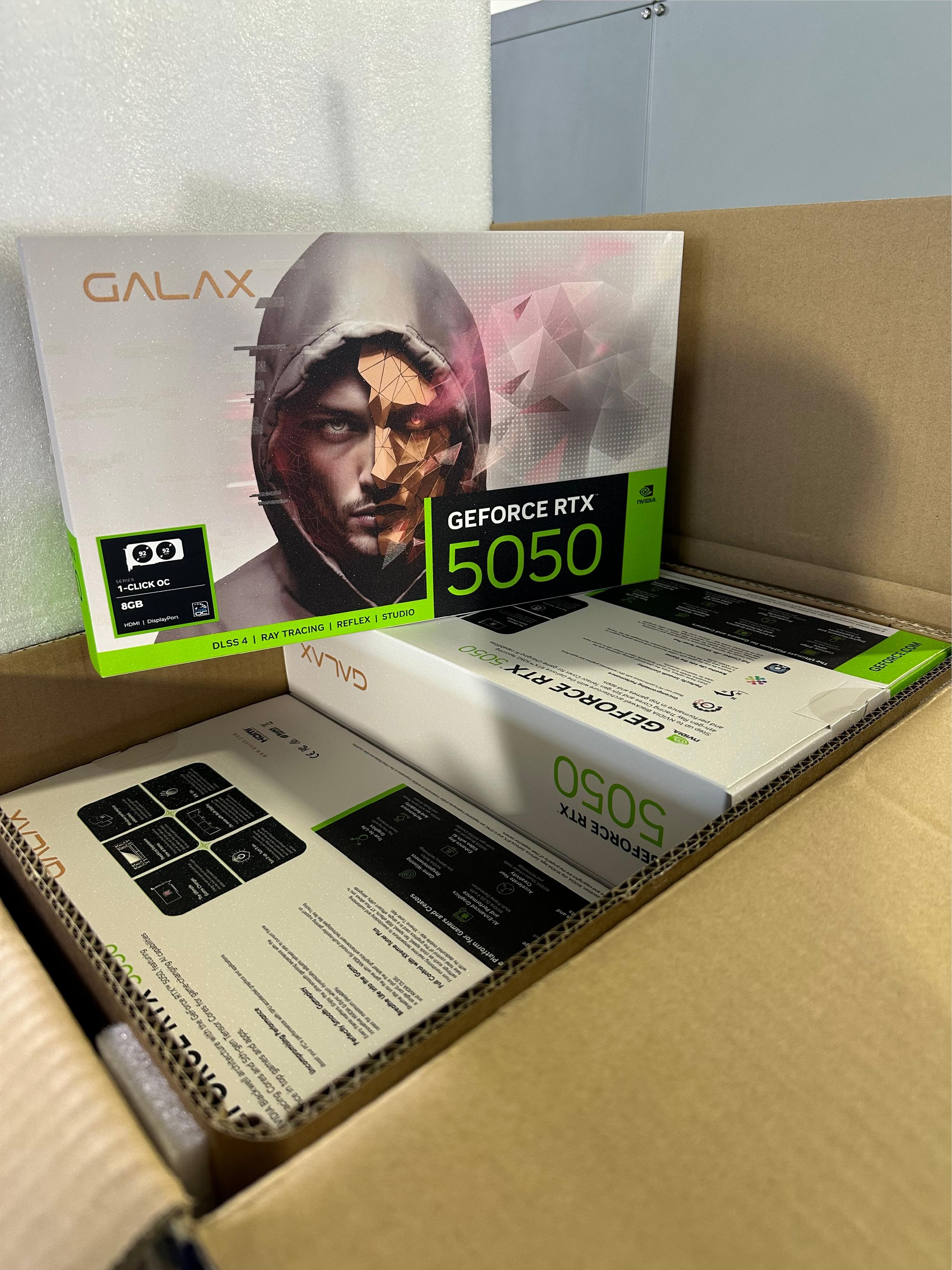 圖示檢獲的電子產品。（海關圖片）