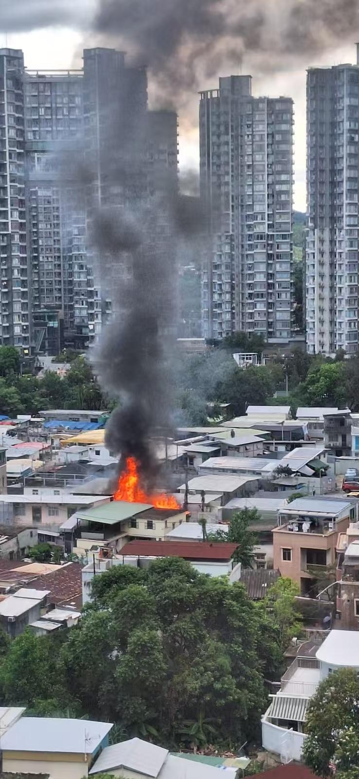 元朗大旗嶺火警濃煙席捲半空　現場曾傳爆炸聲　約20人疏散