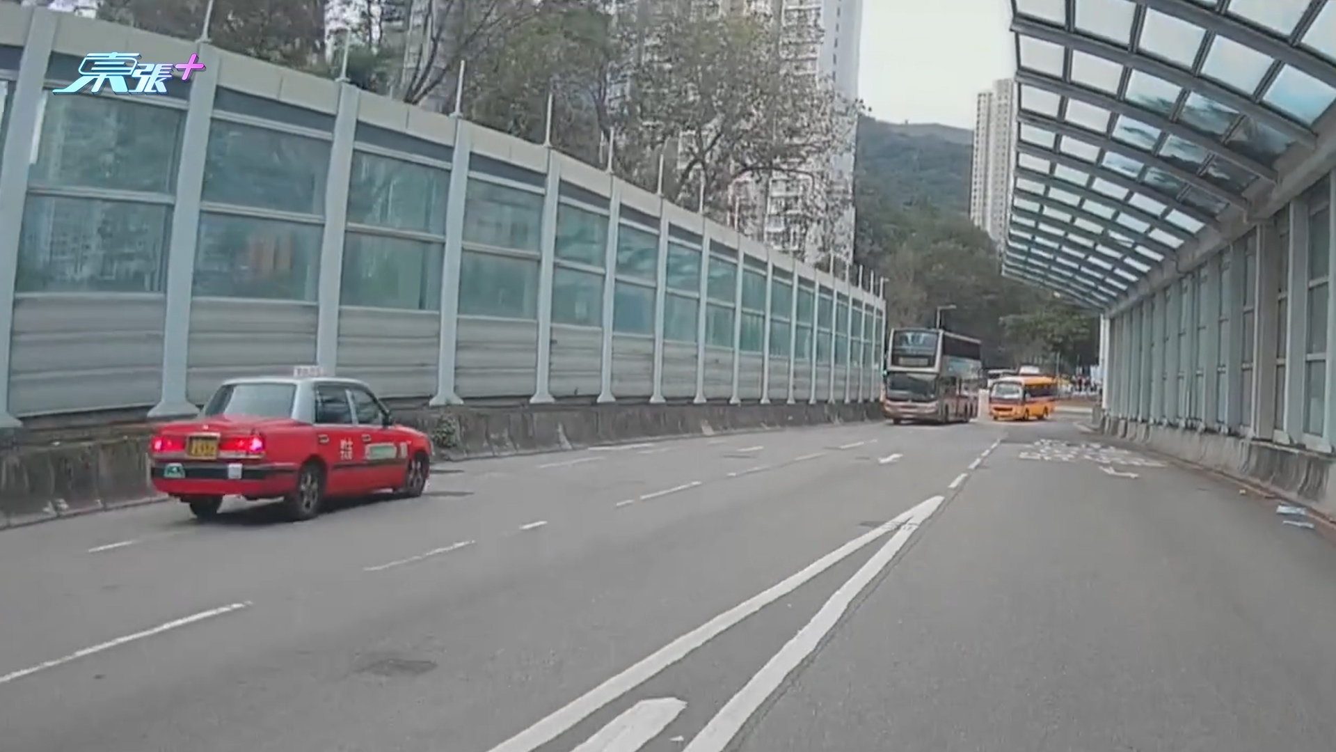 車Cam直擊｜的士行錯路變逆線行駛仲當眾Uturn　網民：以為北上自駕？