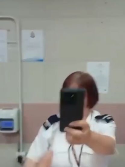 翠屏邨公屋女保安揈毛巾追打外賣員