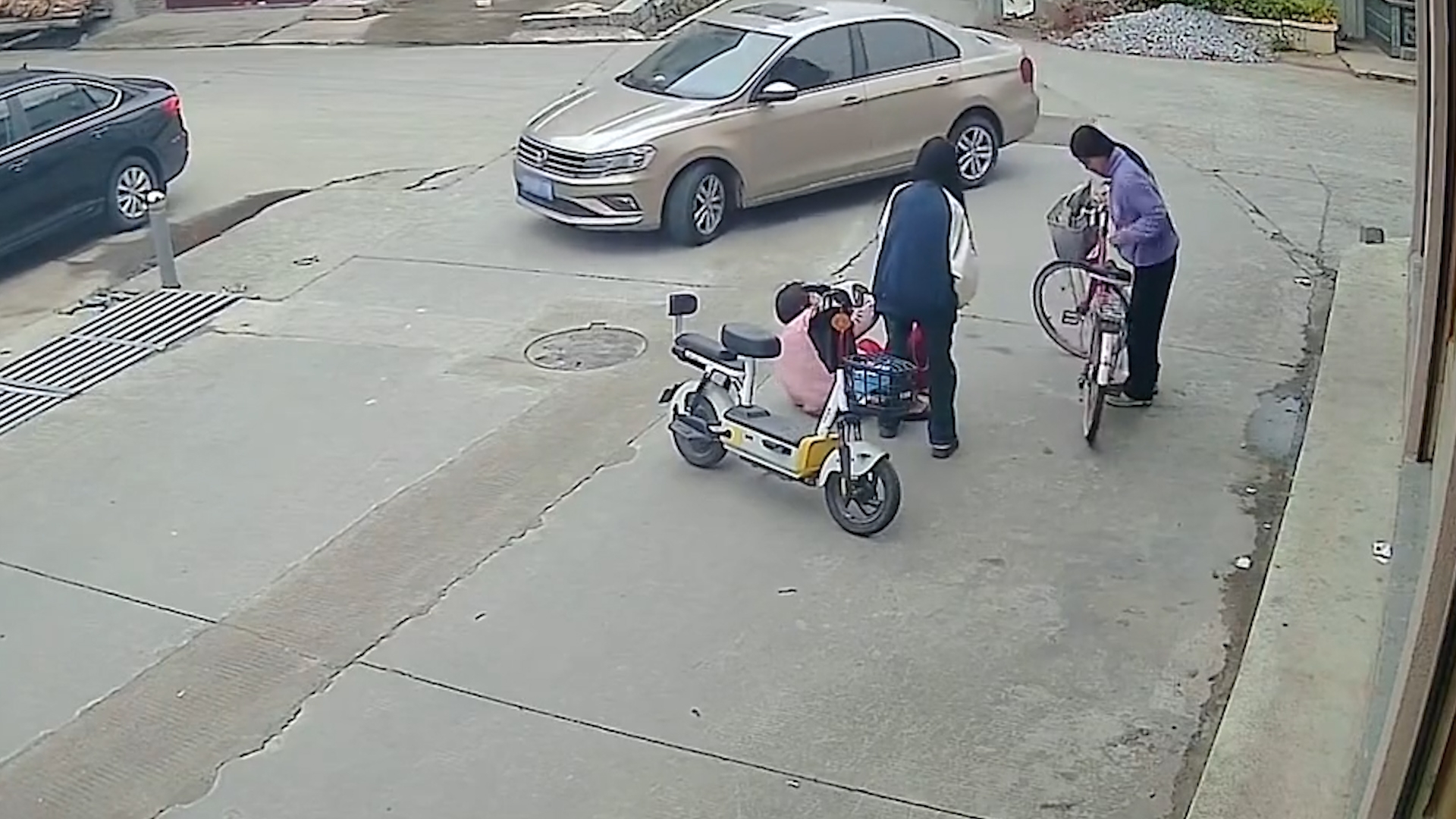 福建兩名初中生扶摔倒長者竟「慘遭索賠」引爭議