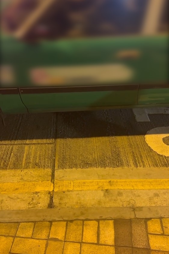 綠的司機勁誇張路邊自瀆遭拍下　被嘲「無車牌但有飛機牌」 (Threads@jimmy_0524.0524)